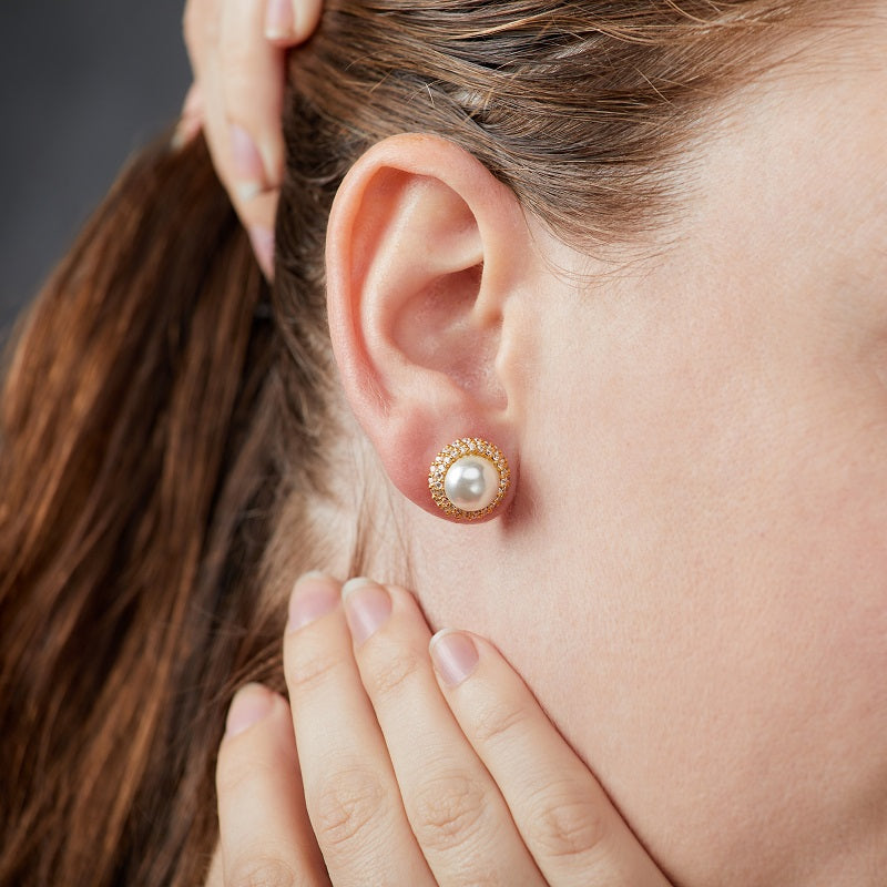 Pearl studs